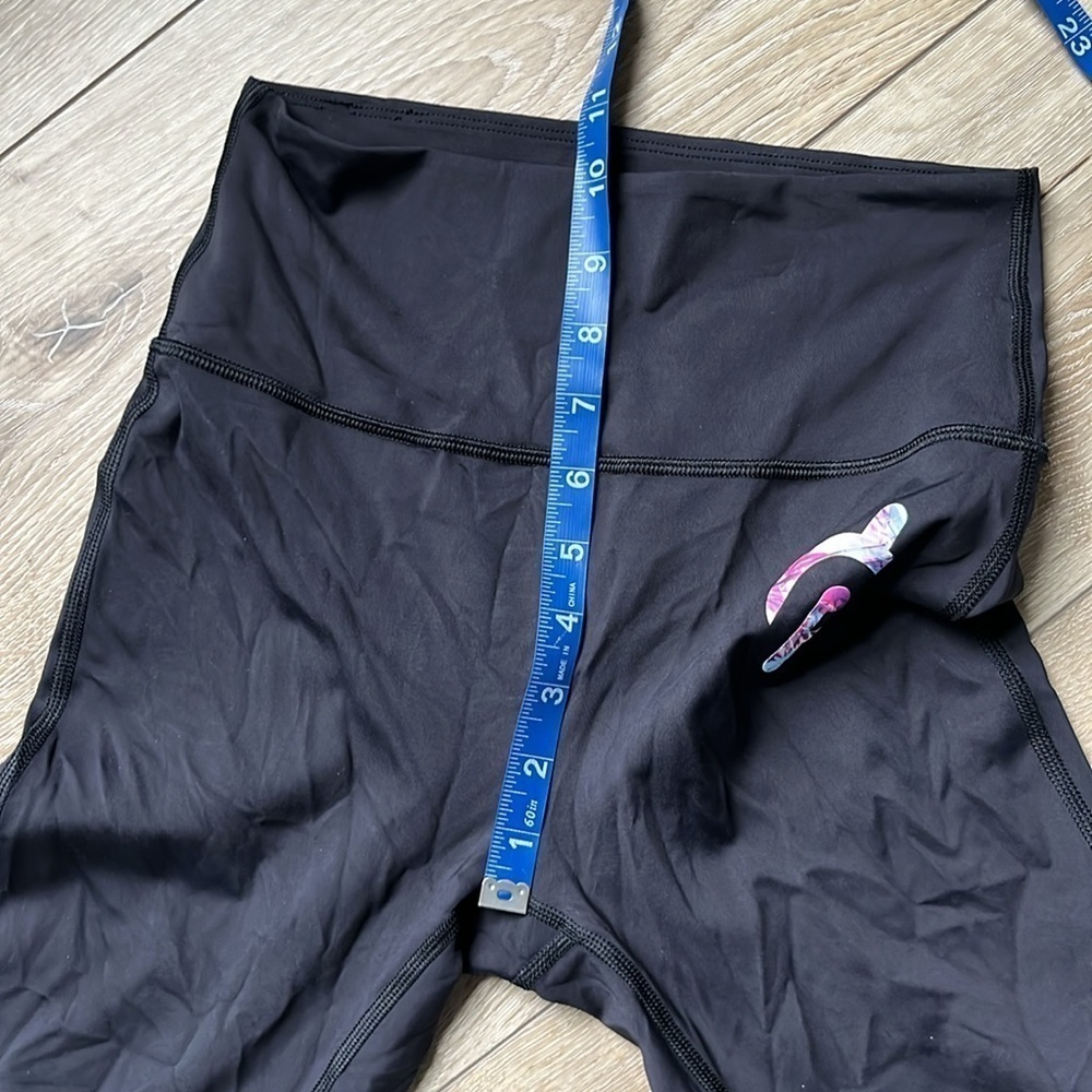 Peloton Move Mission Black Scallop Hem Mesh Panel Leggings - Picture 9 of 9